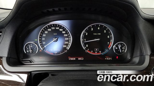 BMW 7-Series 2010 — photo 8