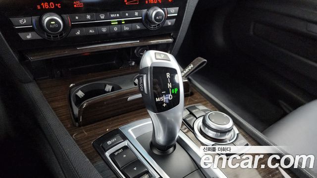 BMW 7-Series 2010 — photo 9