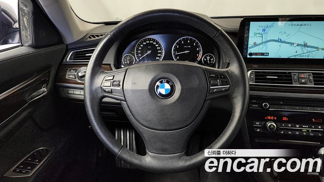 BMW 7-Series 2010 — photo 13