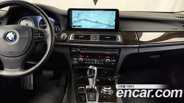 BMW 7-Series 2010 — photo 14