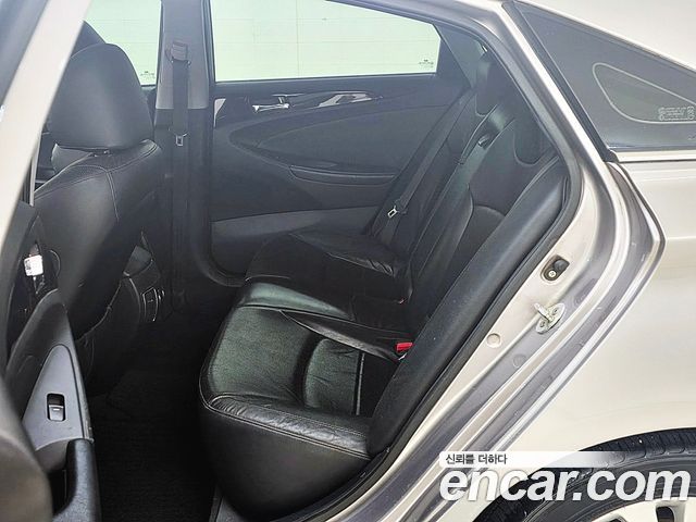 Hyundai Sonata 2010 — photo 12