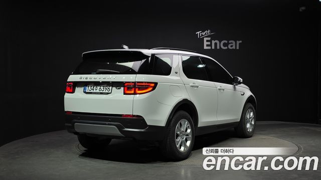 Land Rover Discovery Sport 2023 — photo 2