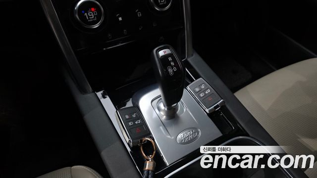 Land Rover Discovery Sport 2023 — photo 9