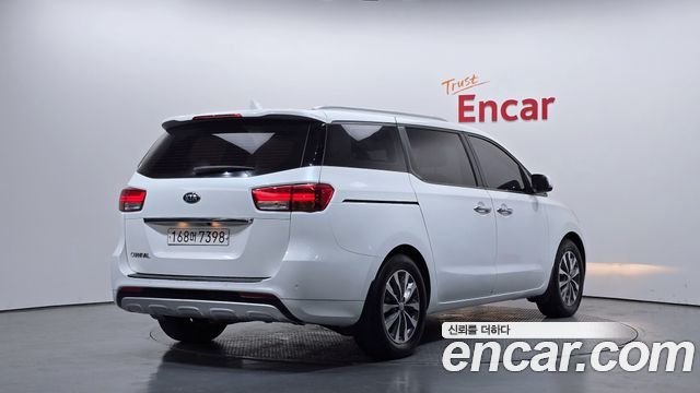 Kia Canival 2017 — photo 2