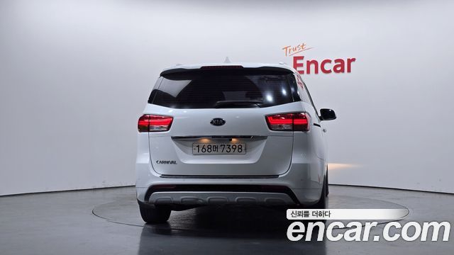 Kia Canival 2017 — photo 4