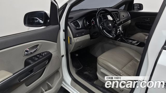 Kia Canival 2017 — photo 10