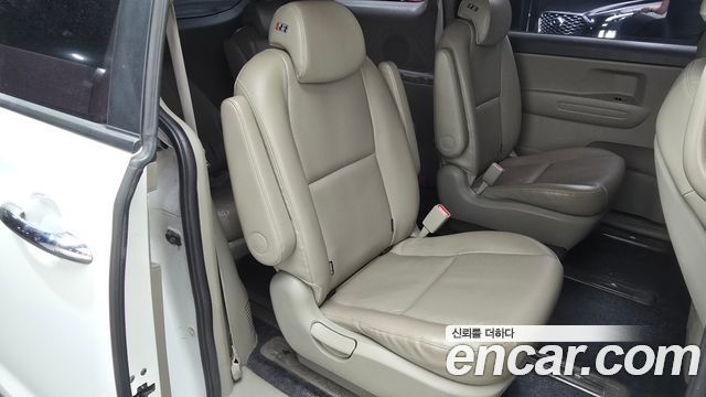 Kia Canival 2017 — photo 12
