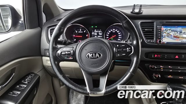 Kia Canival 2017 — photo 13