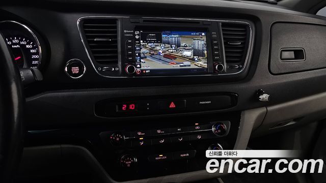 Kia Canival 2017 — photo 14