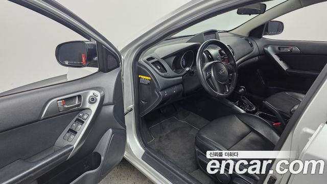 Kia Porte 2012 — photo 10