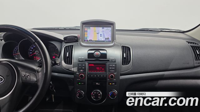 Kia Porte 2012 — photo 16