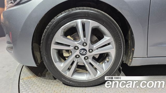 Hyundai AVANTE 2018 — photo 5