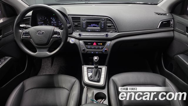 Hyundai AVANTE 2018 — photo 10