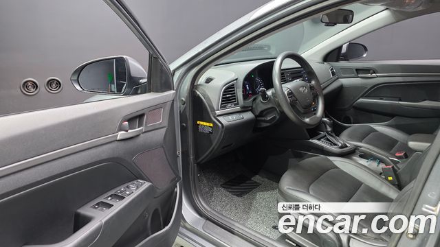 Hyundai AVANTE 2018 — photo 13