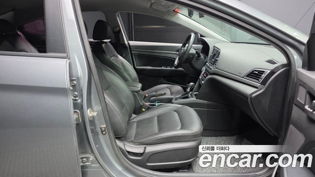 Hyundai AVANTE 2018 — photo 17