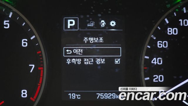 Hyundai AVANTE 2018 — photo 22