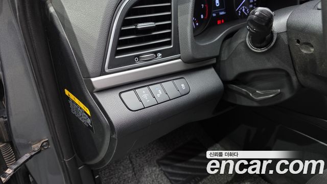 Hyundai AVANTE 2018 — photo 24