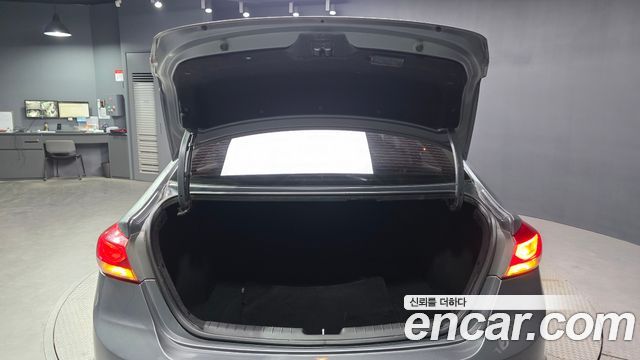 Hyundai AVANTE 2018 — photo 26