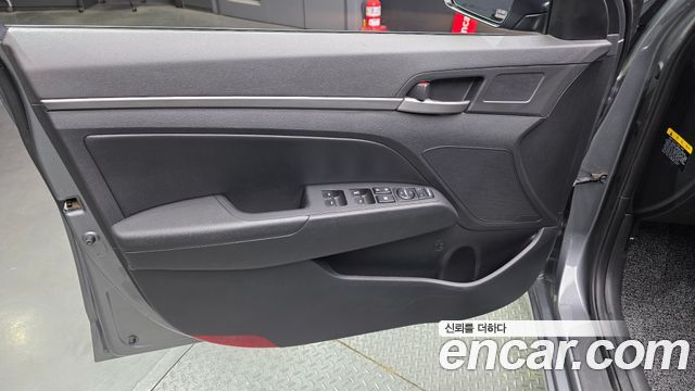 Hyundai AVANTE 2018 — photo 14