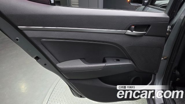 Hyundai AVANTE 2018 — photo 15