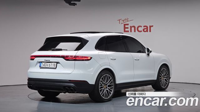Porsche Cayenne 2023 — photo 2