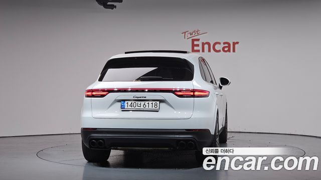 Porsche Cayenne 2023 — photo 4