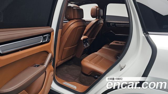 Porsche Cayenne 2023 — photo 17