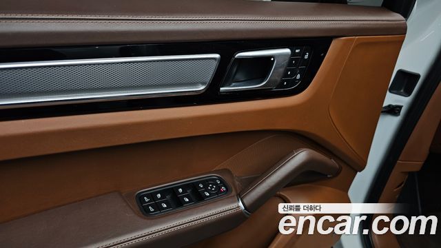 Porsche Cayenne 2023 — photo 23