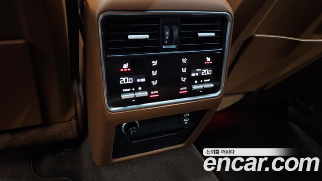 Porsche Cayenne 2023 — photo 25