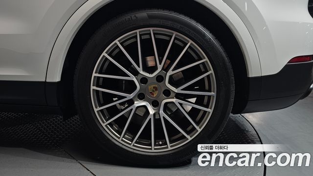 Porsche Cayenne 2023 — photo 7