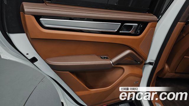 Porsche Cayenne 2023 — photo 15