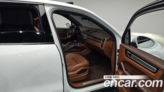 Porsche Cayenne 2023 — photo 16