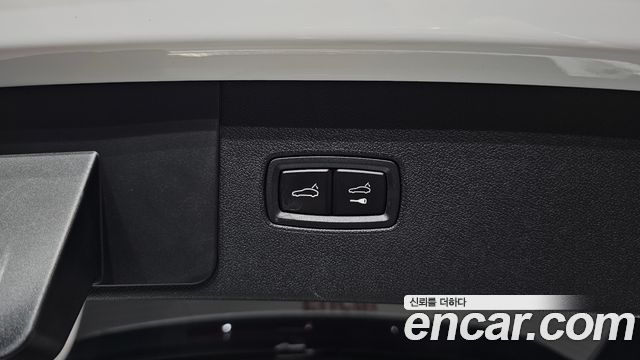 Porsche Cayenne 2023 — photo 28