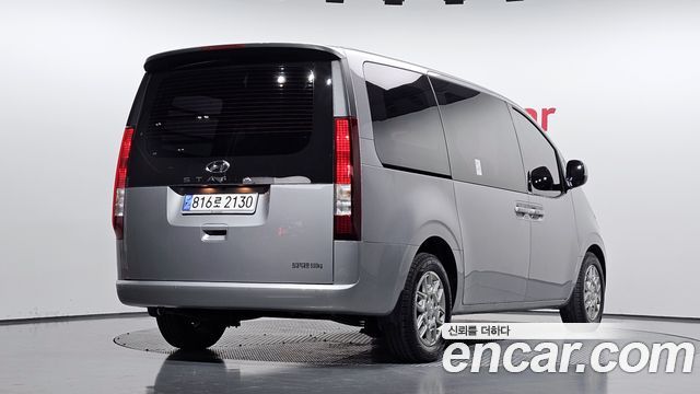 Hyundai Staria 2023 — photo 2