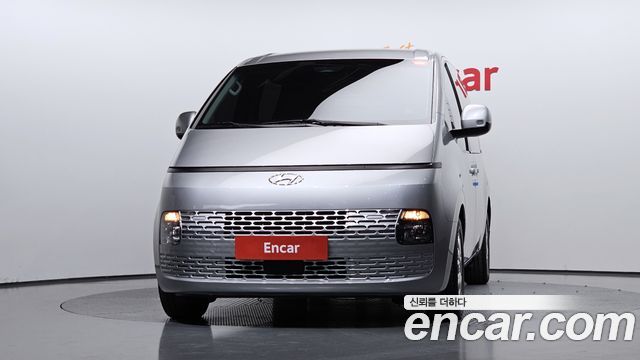 Hyundai Staria 2023 — photo 3