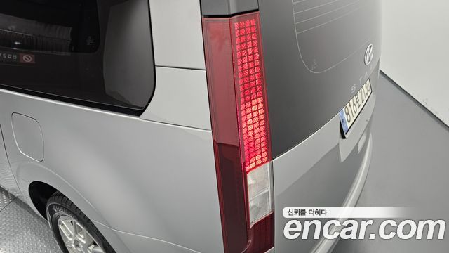 Hyundai Staria 2023 — photo 9