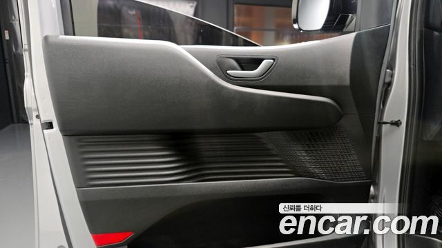 Hyundai Staria 2023 — photo 14