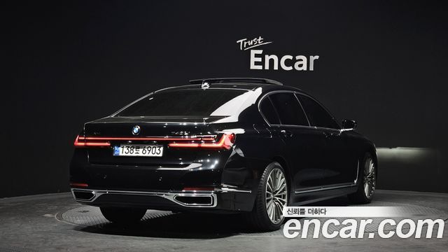 BMW 7-Series 2021 — photo 2