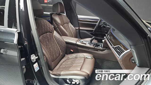 BMW 7-Series 2021 — photo 12
