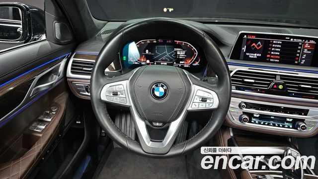 BMW 7-Series 2021 — photo 13