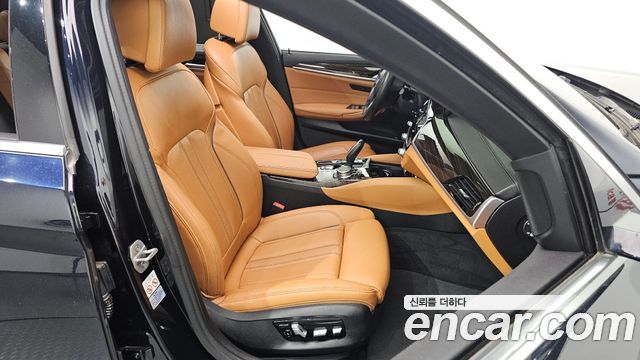 BMW 5-Series 2022 — photo 11