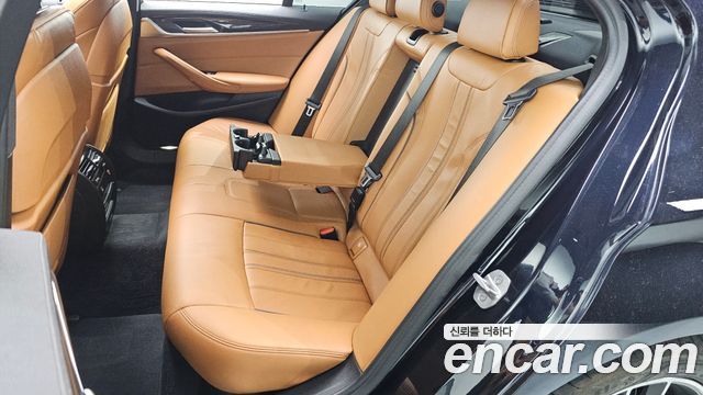 BMW 5-Series 2022 — photo 12