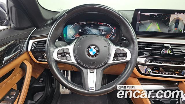 BMW 5-Series 2022 — photo 13