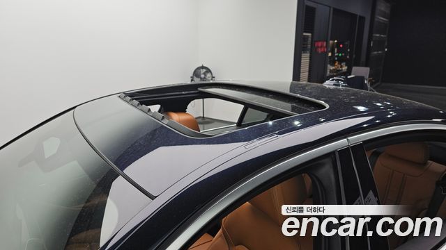 BMW 5-Series 2022 — photo 20