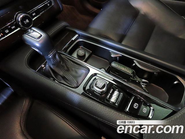 Volvo XC90 2018 — photo 12
