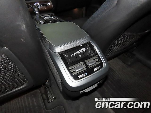 Volvo XC90 2018 — photo 14