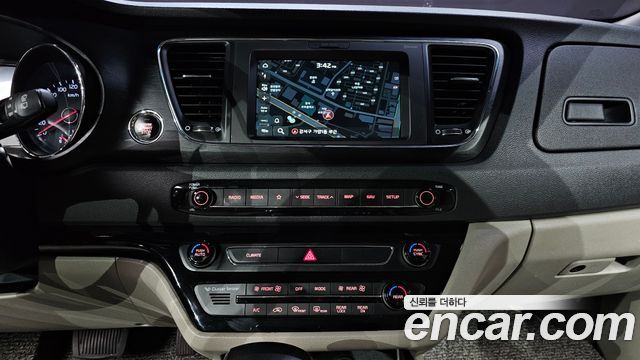 Kia Canival 2019 — photo 20