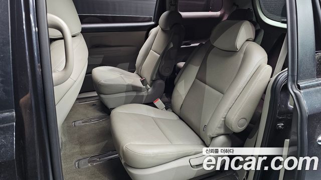 Kia Canival 2019 — photo 16