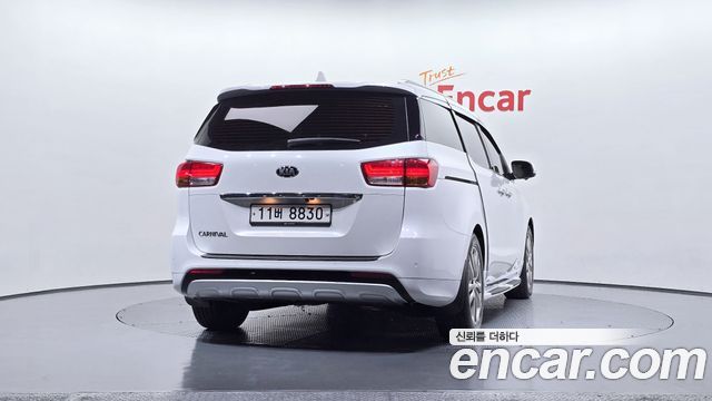 Kia Canival 2016 — photo 4