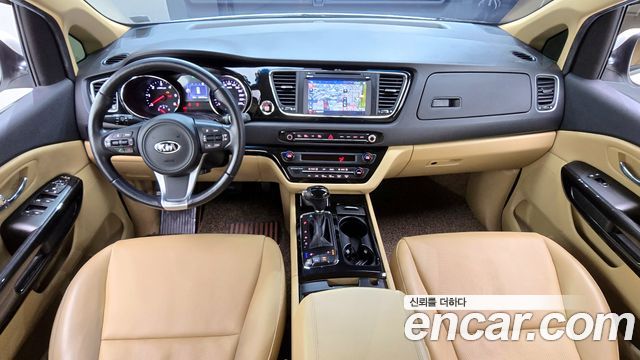 Kia Canival 2016 — photo 10